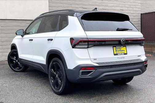 2026 Volkswagen Taos SE Black