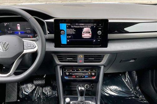 2026 Volkswagen Taos SE Black