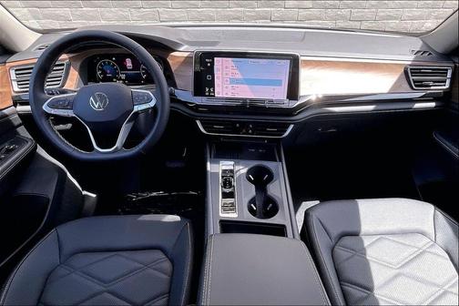 opal white pearl 2026 Volkswagen Atlas 2.0T SE