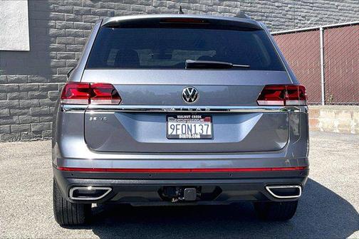 Platinum Gray Metallic 2023 Volkswagen Atlas 3.6L SE w/Technology
