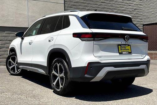 2025 Volkswagen Tiguan 2.0T SE 4MOTION