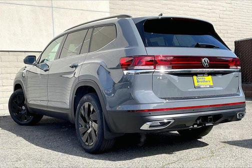 Pure Gray 2026 Volkswagen Atlas 2.0T SE w/Technology 4MOTION