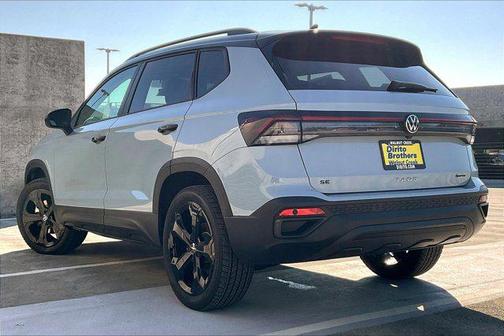 2026 Volkswagen Taos SE Black