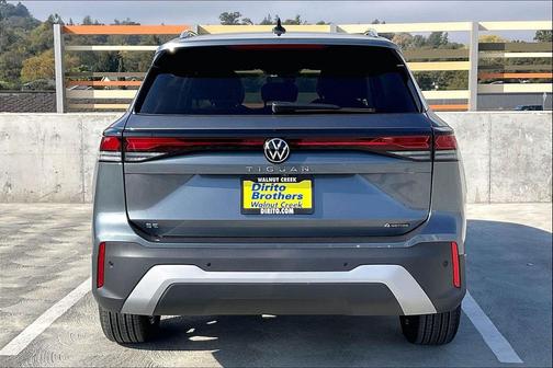 platinum gray metallic 2026 Volkswagen Tiguan 2.0T SE 4MOTION