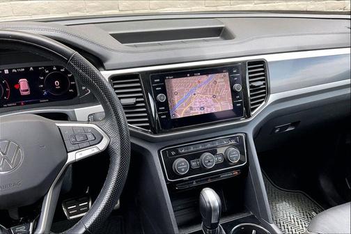 Pure White 2022 Volkswagen Atlas 3.6L SEL Premium