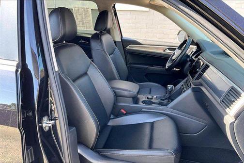 Deep Black Pearl 2021 Volkswagen Atlas 3.6L SE w/Technology
