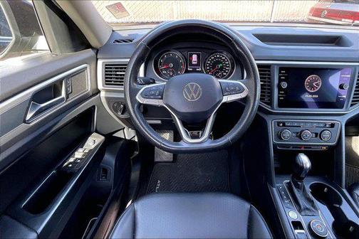Deep Black Pearl 2021 Volkswagen Atlas 3.6L SE w/Technology