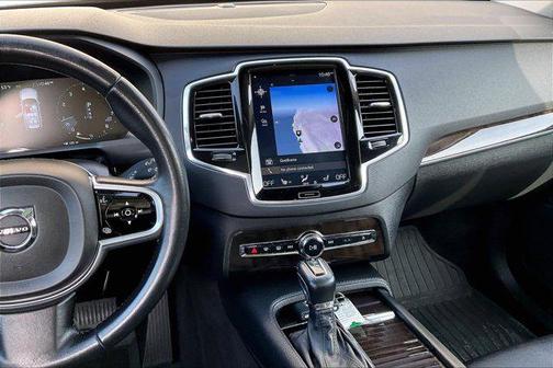 2018 Volvo XC90 T6 Momentum