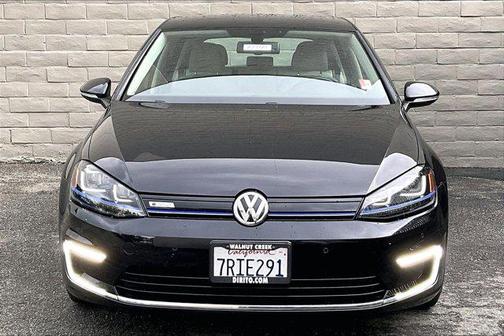 Deep Black Pearl 2016 Volkswagen e-Golf SEL Premium