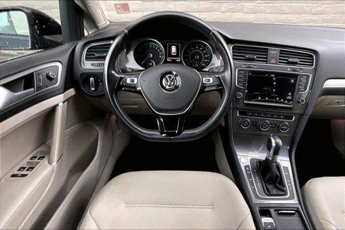 Deep Black Pearl 2016 Volkswagen e-Golf SEL Premium