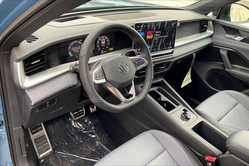 Monterey Blue Pearl 2026 Volkswagen Tiguan 2.0T SE R-Line Black
