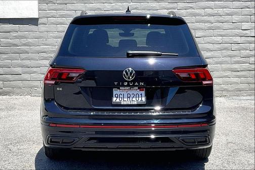 Deep Black Pearl 2023 Volkswagen Tiguan 2.0T SE R-Line Black