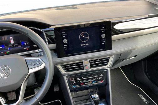 2025 Volkswagen Taos SE Black