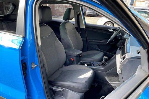 2025 Volkswagen Taos SE Black