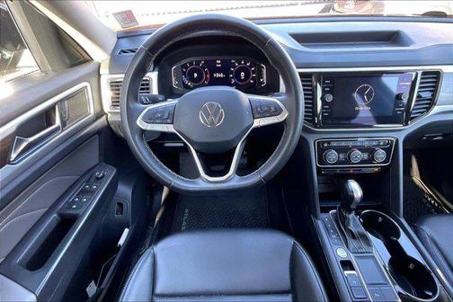 Deep Black Pearl 2023 Volkswagen Atlas 3.6L SE w/Technology