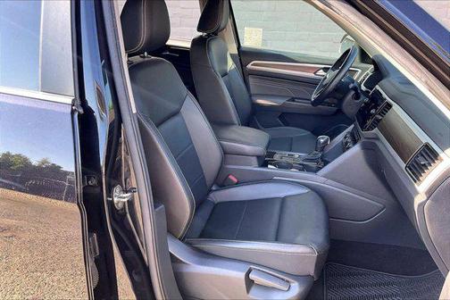 Deep Black Pearl 2023 Volkswagen Atlas 3.6L SE w/Technology