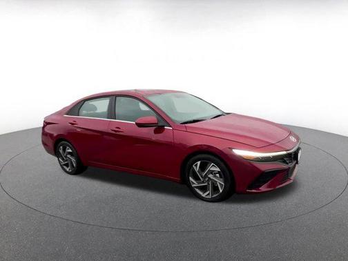 2025 Hyundai ELANTRA SEL