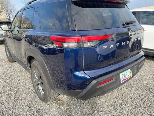 2025 Nissan Pathfinder SV 4WD