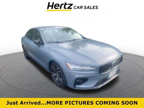 2024 Volvo S60 B5 Core Dark Theme