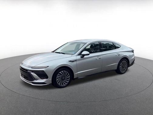 Aero Silver 2025 Hyundai SONATA Hybrid SE
