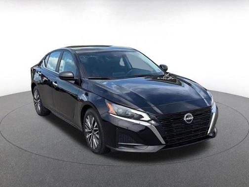 Super Black 2025 Nissan Altima SV FWD