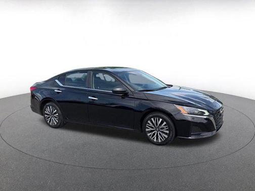 Super Black 2025 Nissan Altima SV FWD