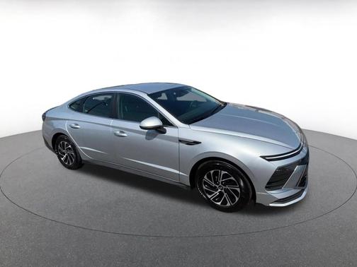 Aero Silver 2026 Hyundai SONATA Hybrid Base