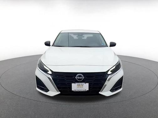Glacier White 2025 Nissan Altima SV FWD