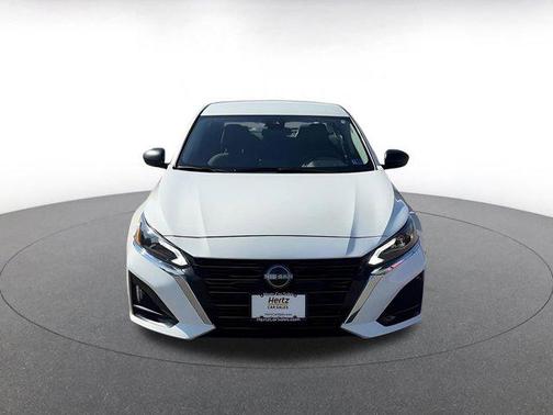 Glacier White 2025 Nissan Altima SV FWD