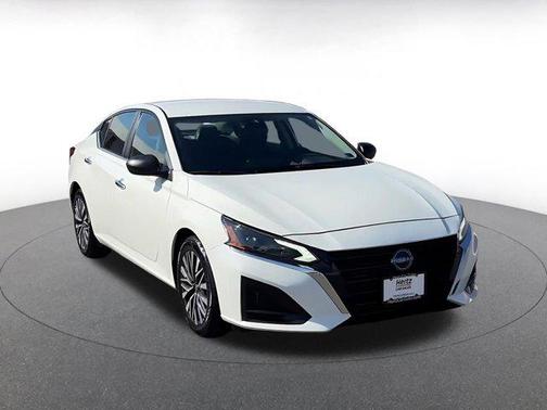 Glacier White 2025 Nissan Altima SV FWD