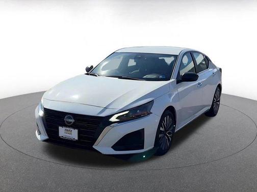 Glacier White 2025 Nissan Altima SV FWD