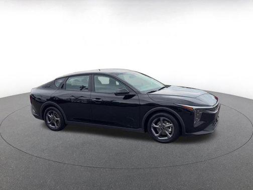 Aurora Black Pearl 2025 Kia K4 LXS