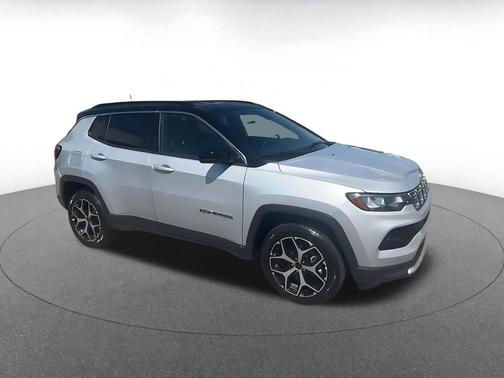 Silver Zynith Metallic Clearcoat 2025 Jeep Compass Limited