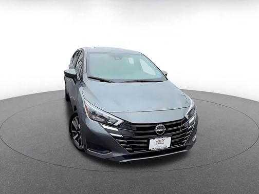 Gun Metallic 2025 Nissan Versa 1.6 SV