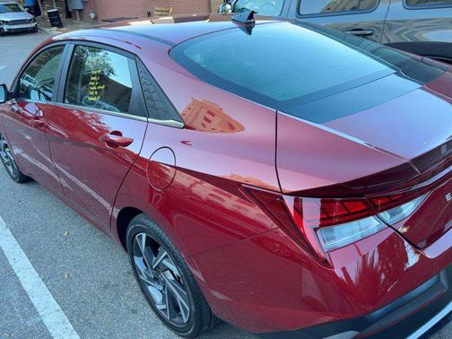 2025 Hyundai ELANTRA SEL