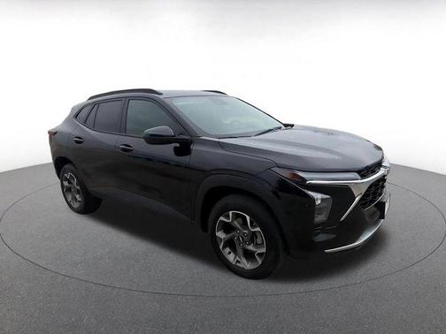 Mosaic Black Metallic 2025 Chevrolet Trax LT