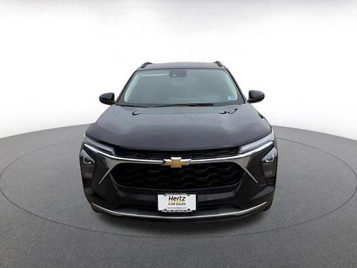Mosaic Black Metallic 2025 Chevrolet Trax LT