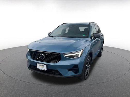 2024 Volvo XC40 CORE