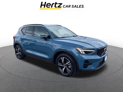 2024 Volvo XC40 CORE