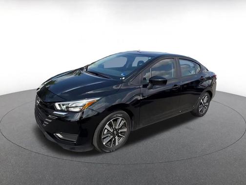 Super Black 2025 Nissan Versa 1.6 SV