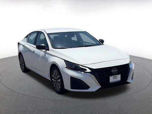 Glacier White 2025 Nissan Altima SV FWD