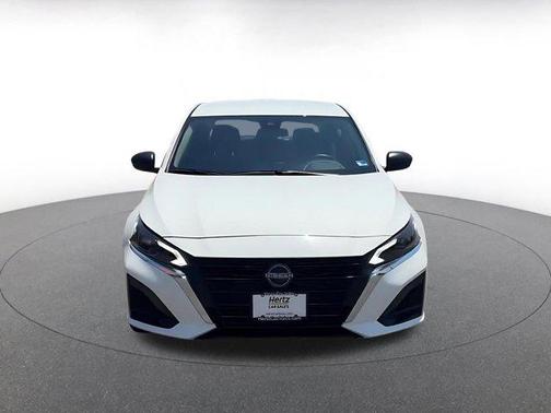 Glacier White 2025 Nissan Altima SV FWD