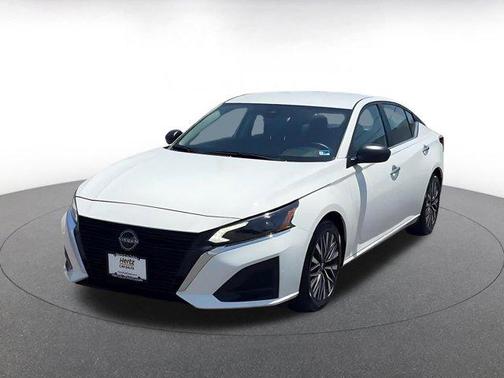 Glacier White 2025 Nissan Altima SV FWD