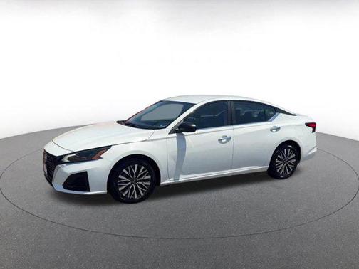 Glacier White 2025 Nissan Altima SV FWD