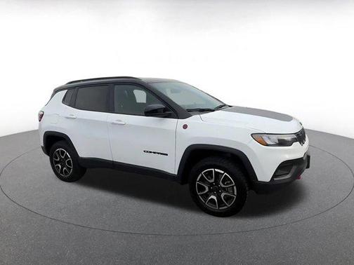 Bright White Clearcoat 2025 Jeep Compass Trailhawk