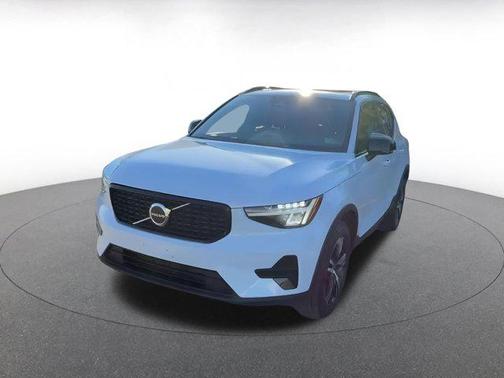 2024 Volvo XC40 CORE