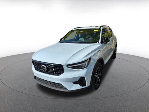 2024 Volvo XC40 CORE