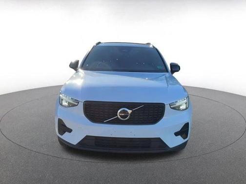 2024 Volvo XC40 CORE