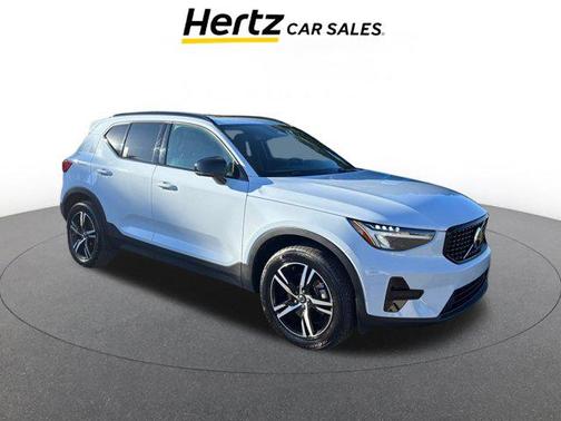 2024 Volvo XC40 CORE