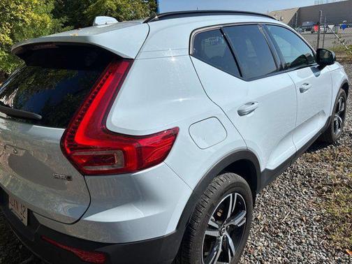2024 Volvo XC40 CORE